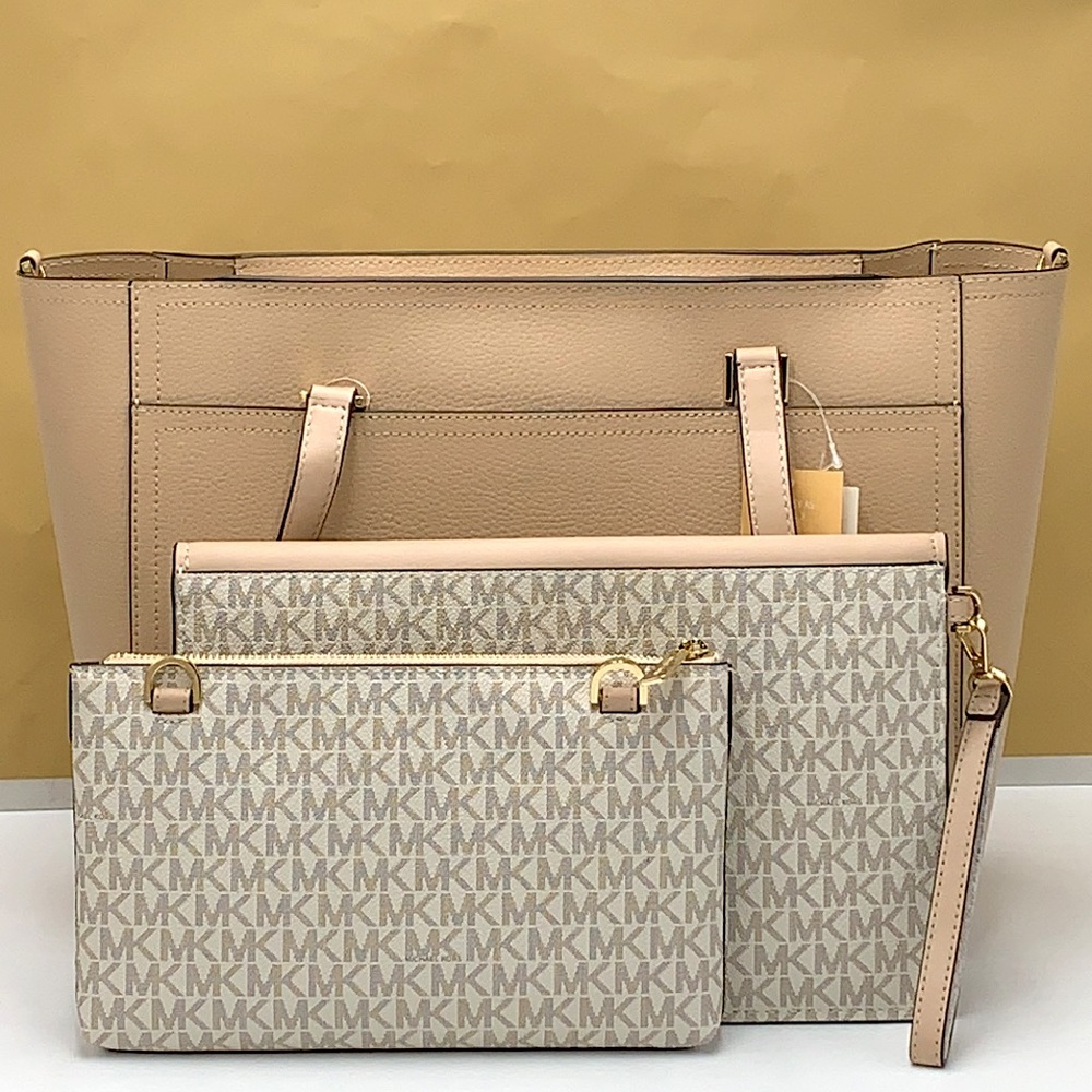 MICHAEL KORS
Maisie Large Pebbled Leather 3-in-1 Tote Bag BUFF SIGNATURE MULTI - Picture 7 of 16